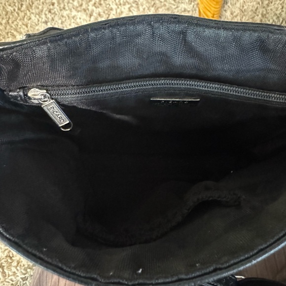 Picard Elegant Black Leather Crossbody Bag - Picture 9 of 16